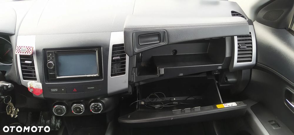 Mitsubishi Outlander - 16