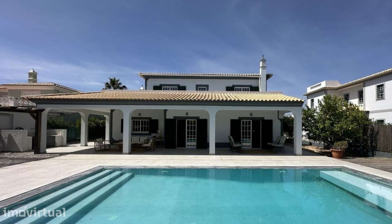 Moradia V5, com piscina e jacuzzi, à venda em Almancil, Algarve - Grande imagem: 3/20