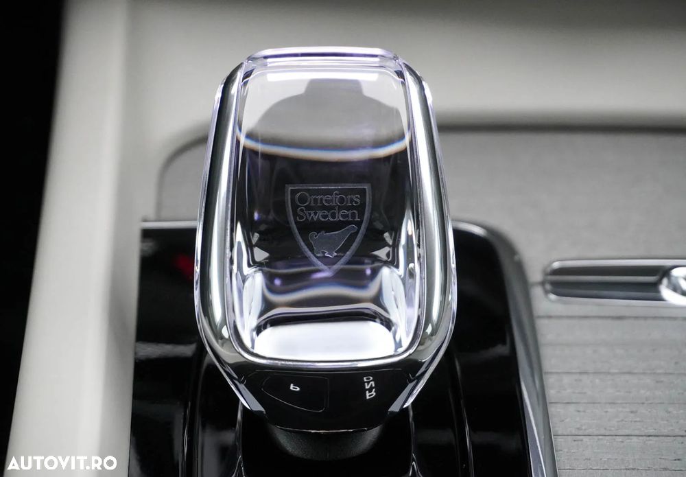 Volvo XC 60 Recharge T8 AWD AT Ultimate Dark - 23