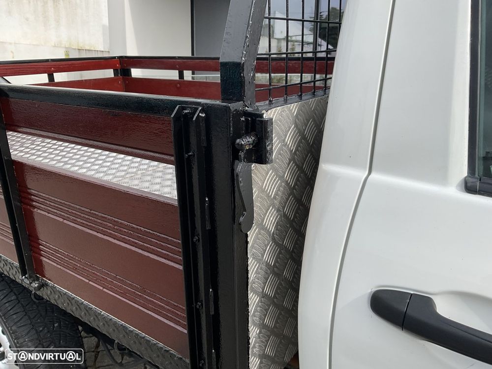 Toyota Hilux 2.4 D-4D CE - 10