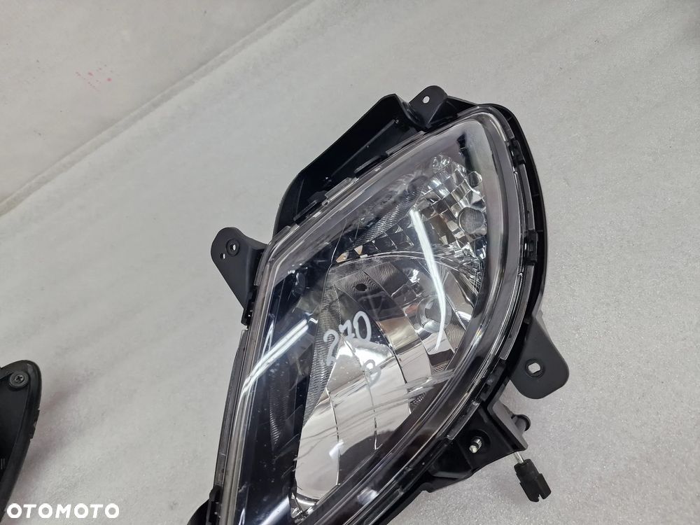 HYUNDAI IX20 10- PRAWY HALOGEN , NR AUKCJI H270 - 8