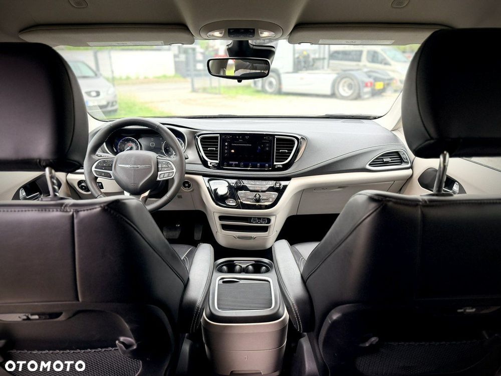 Chrysler Pacifica - 33