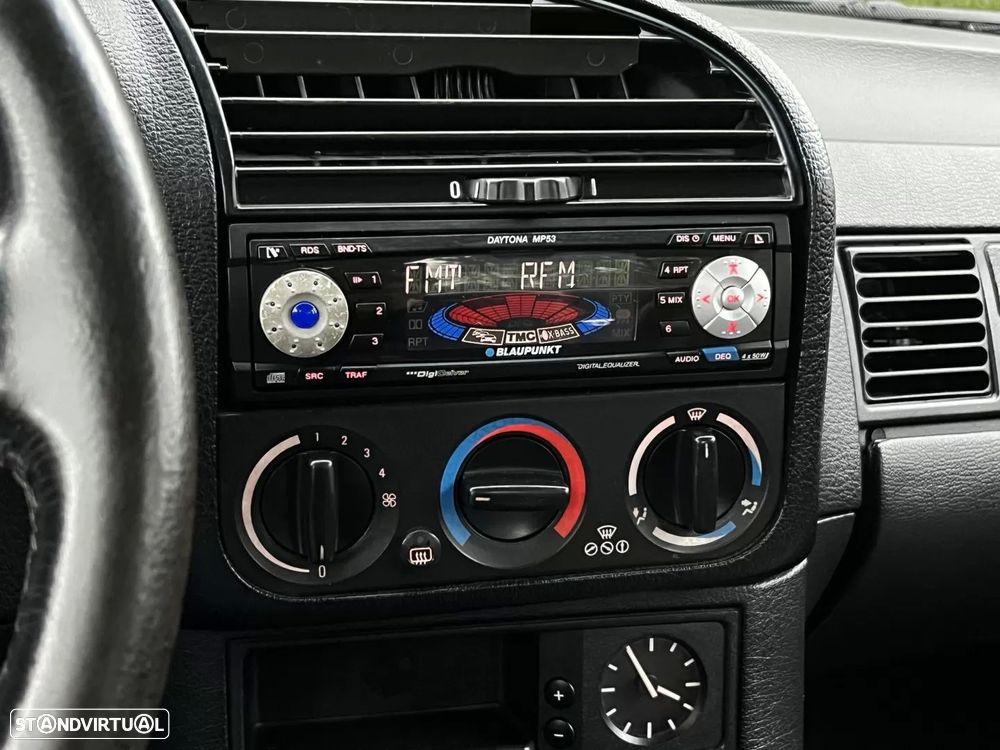 BMW 318 i Exclusive - 12