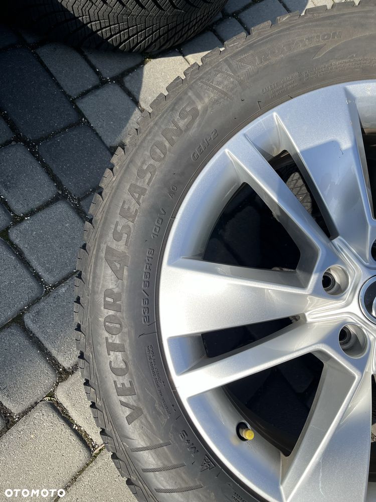 Opony wielosezon 235/55/18 Goodyear Vector 4 Seasons Suv z 2021 roku - 3