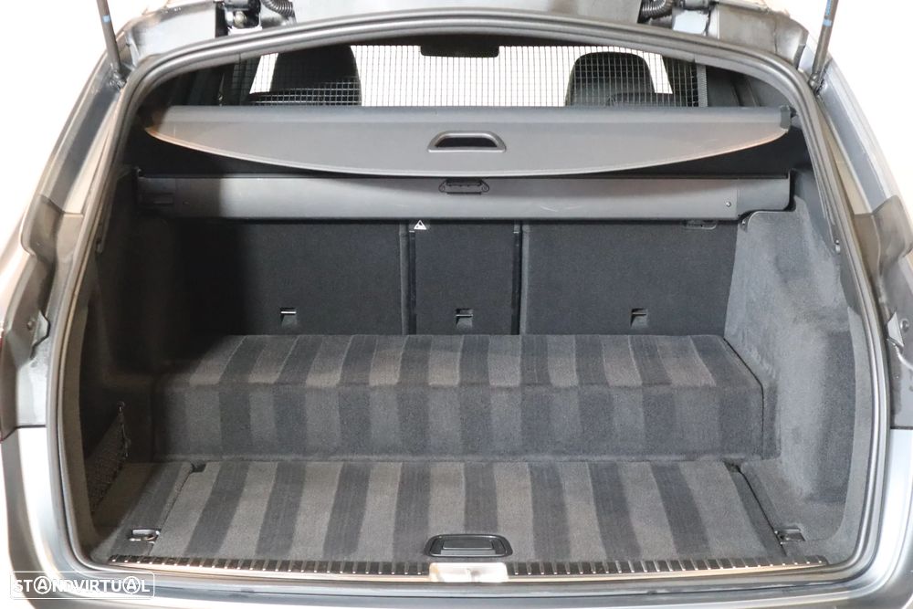 Mercedes-Benz E 300 e AMG Line - 9