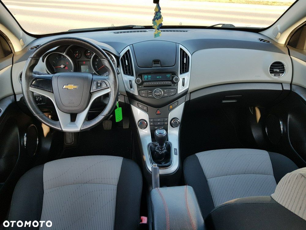 Chevrolet Cruze 1.6 LS - 12