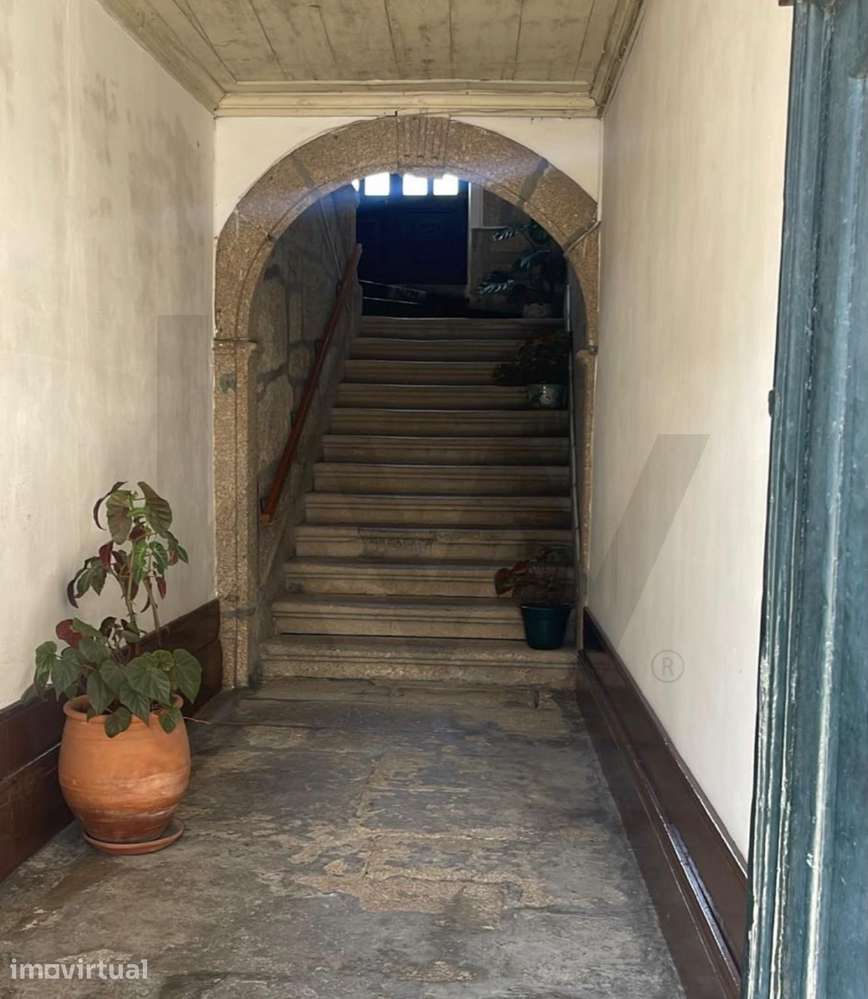 T3 com jardim para renovação no centro de Penafiel. - Grande imagem: 3/8