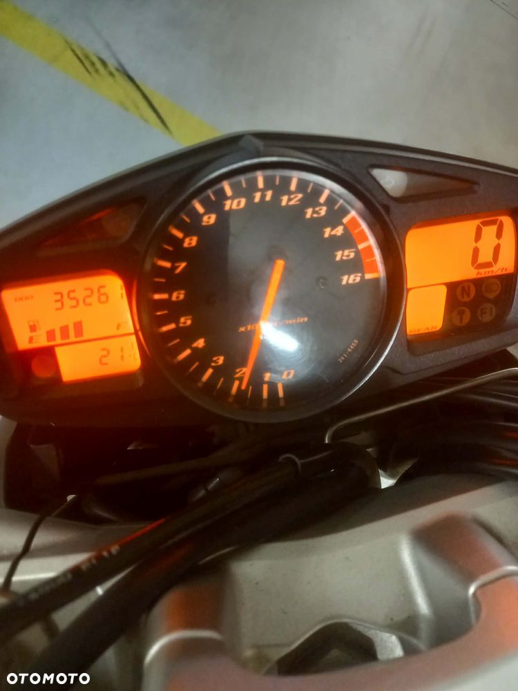 Suzuki GSR - 7