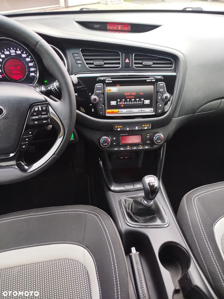 Kia Ceed 1.6 CRDi 128 Dream-Team Edition - 15