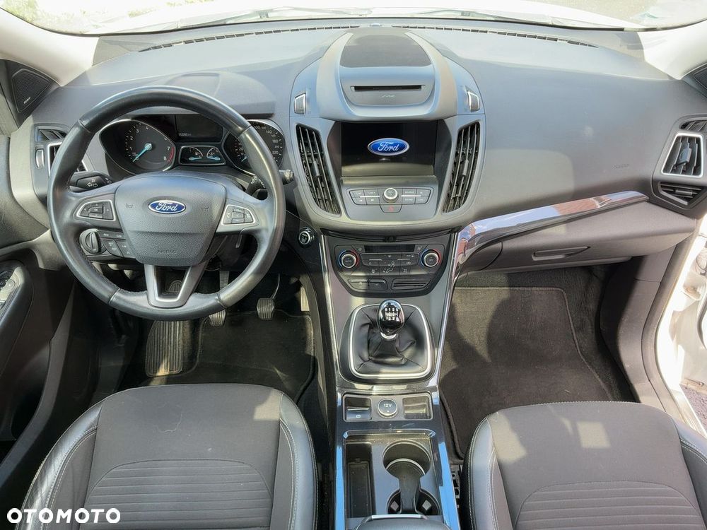 Ford Kuga 1.5 EcoBoost 2x4 Titanium - 6