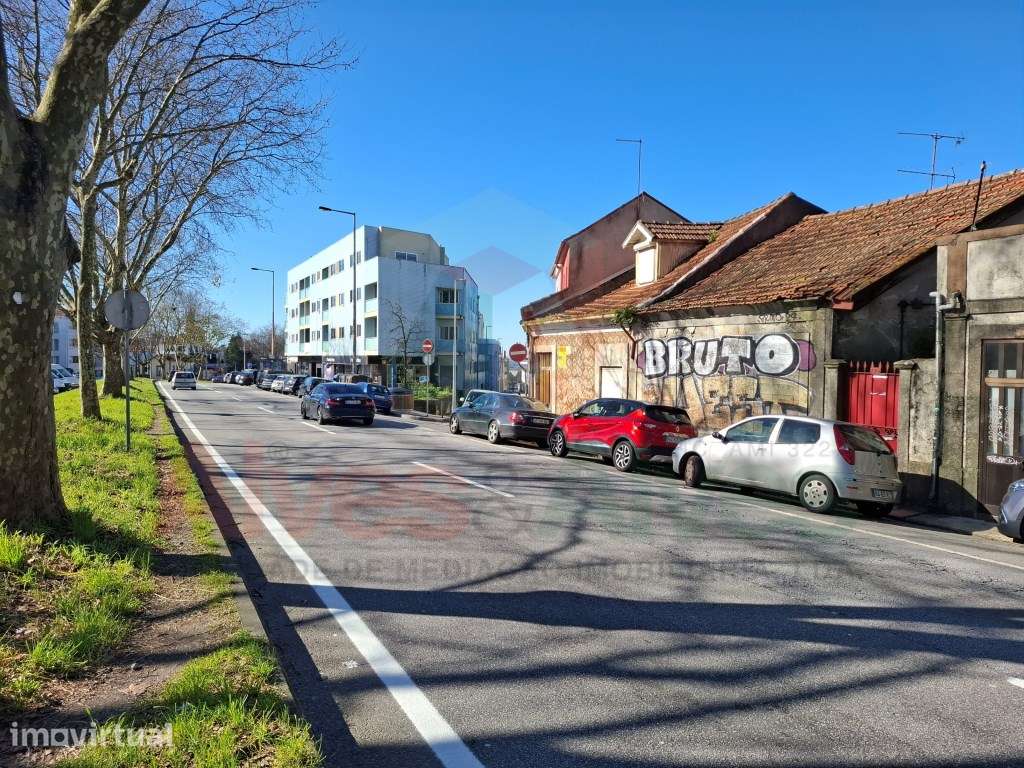 Terreno à Circunvalação a cerca de 700m do H. S. João e Pólo Univer... - Grande imagem: 2/4