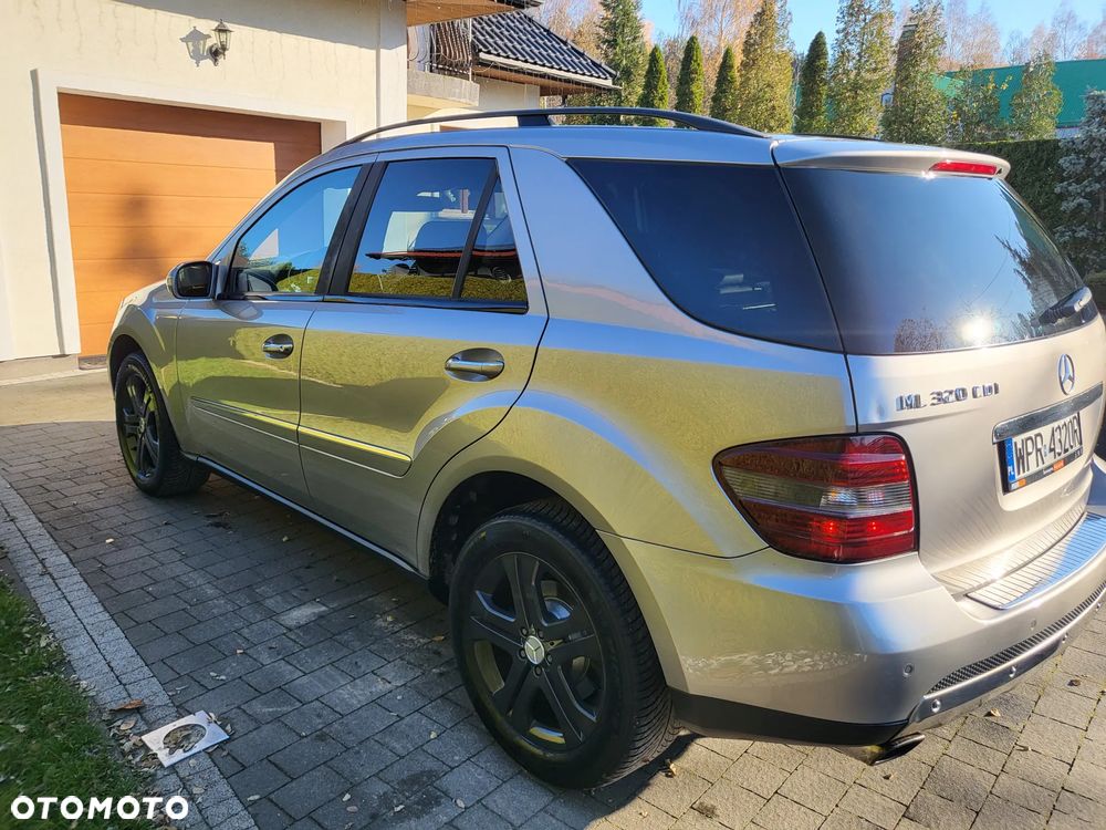 Mercedes-Benz ML - 23