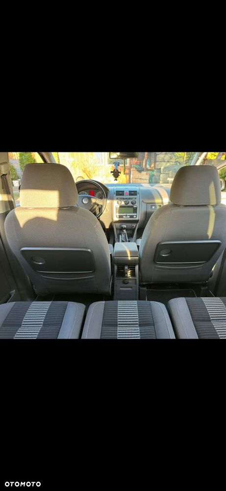 Volkswagen Touran - 3