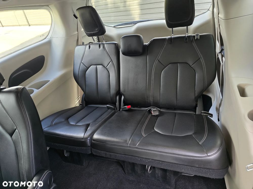 Chrysler Pacifica - 31