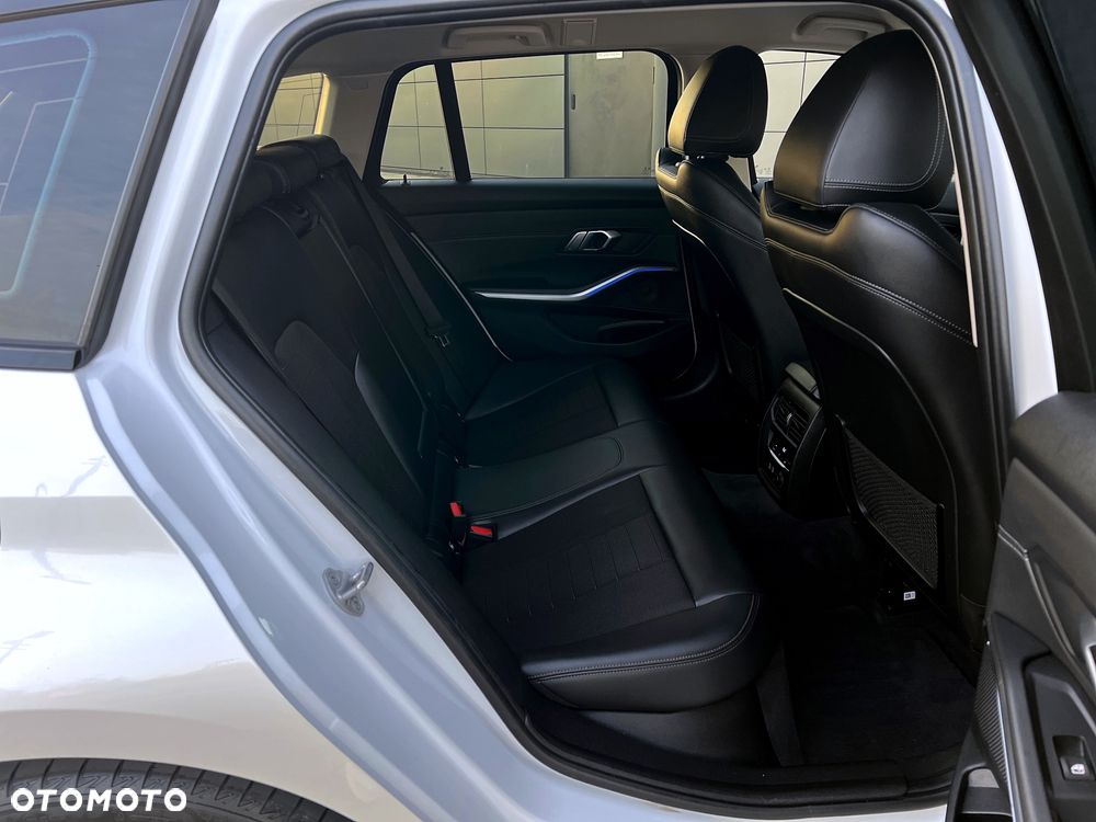 BMW Seria 3 320d Sport Line Shadow sport - 38