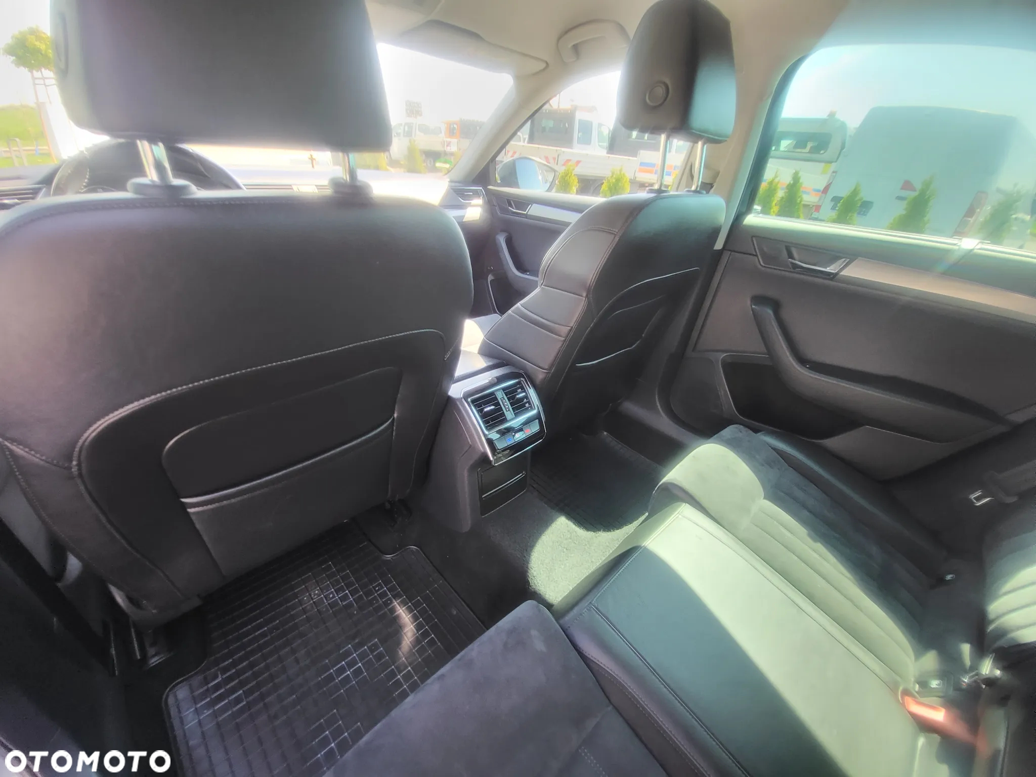 Skoda Superb 2.0 TDI DSG Sportline - 11