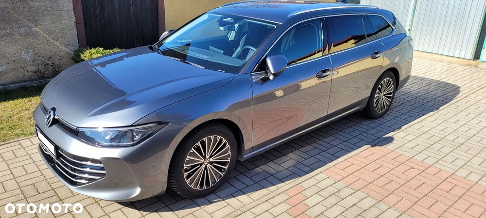 Volkswagen Passat - 1