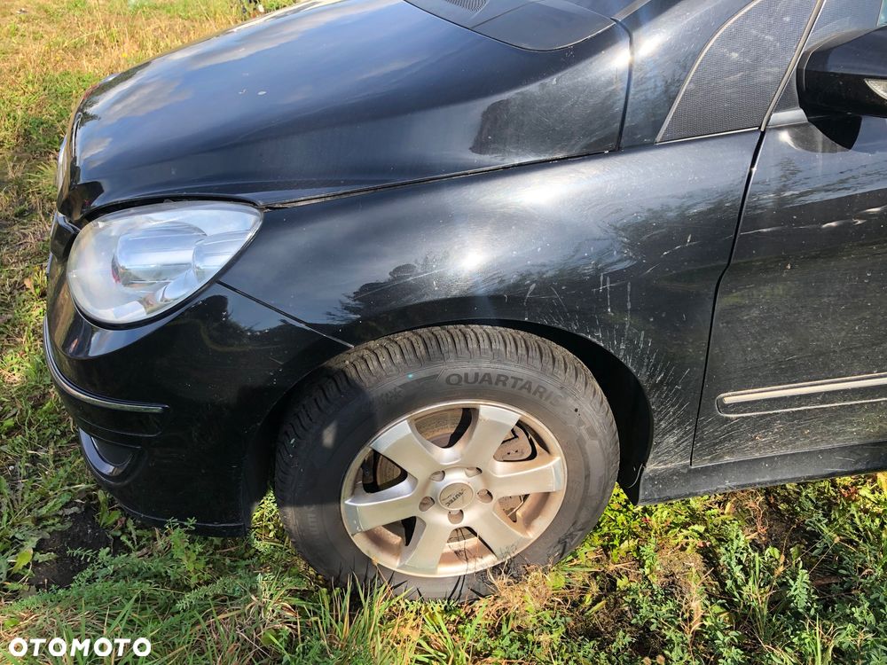 Błotnik lewy Mercedes B klasa 245 lakier 696 - 1