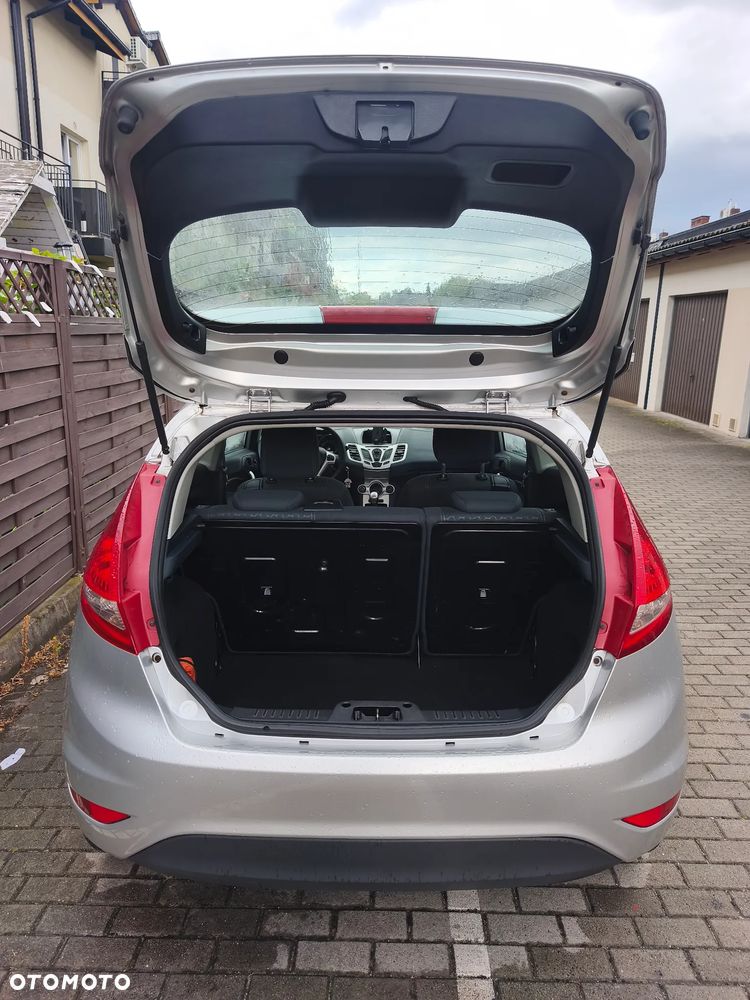 Ford Fiesta 1.6 TDCi DPF Ghia - 6