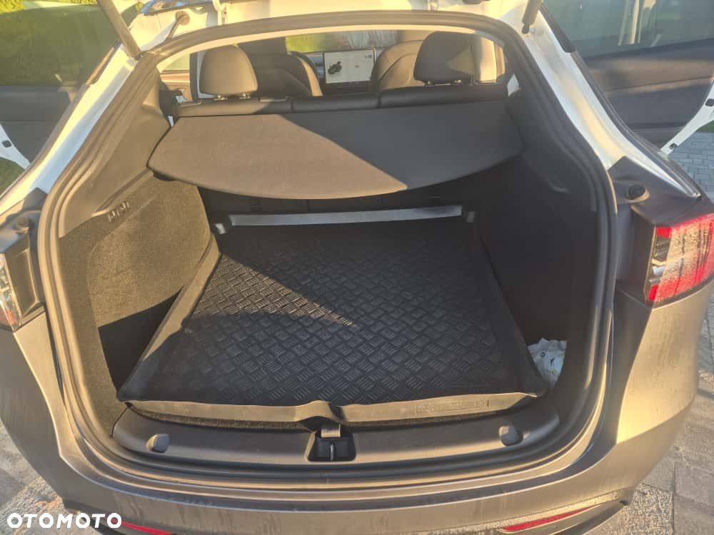 Tesla Y Long Range AWD - 12