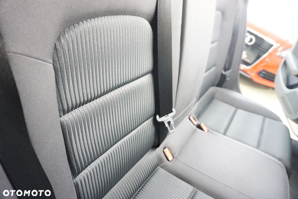 Audi A4 Avant 2.0 TDI DPF Ambiente - 23