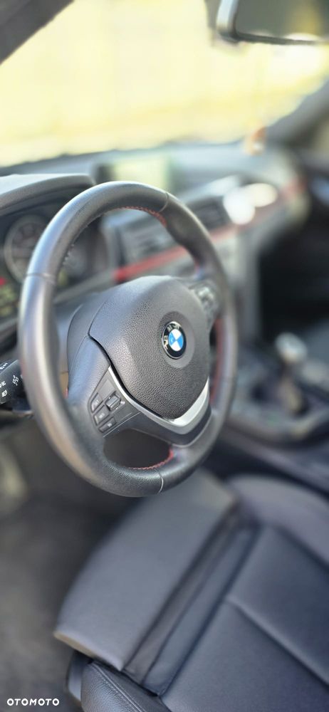 BMW Seria 3 318d DPF Edition Sport - 12