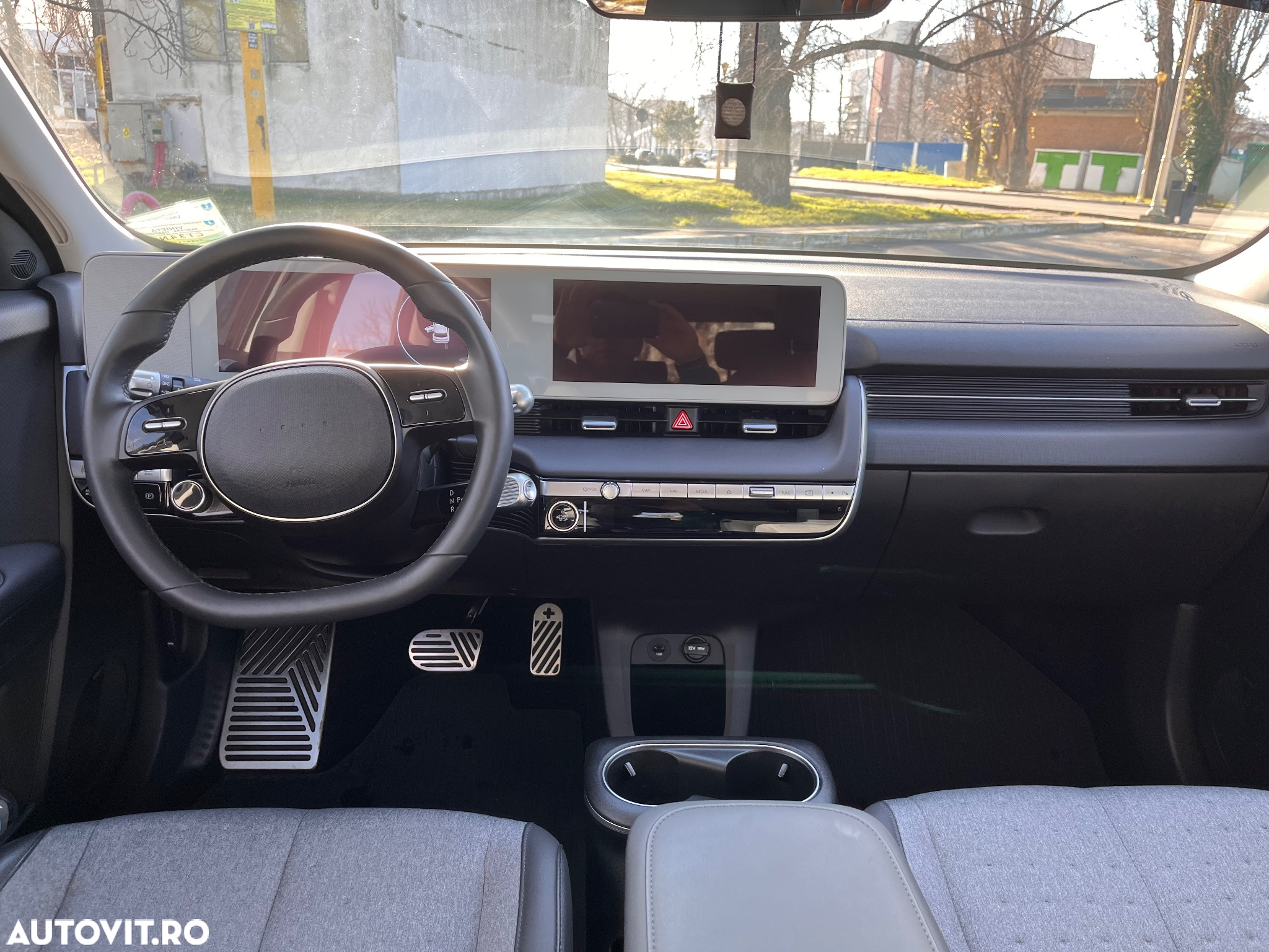 Hyundai IONIQ - 8