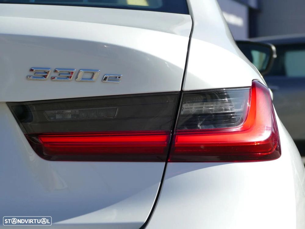 BMW 330 e iPerformance Advantage - 10