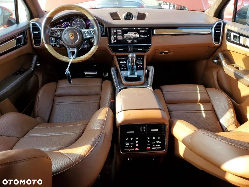 Porsche Cayenne - 8