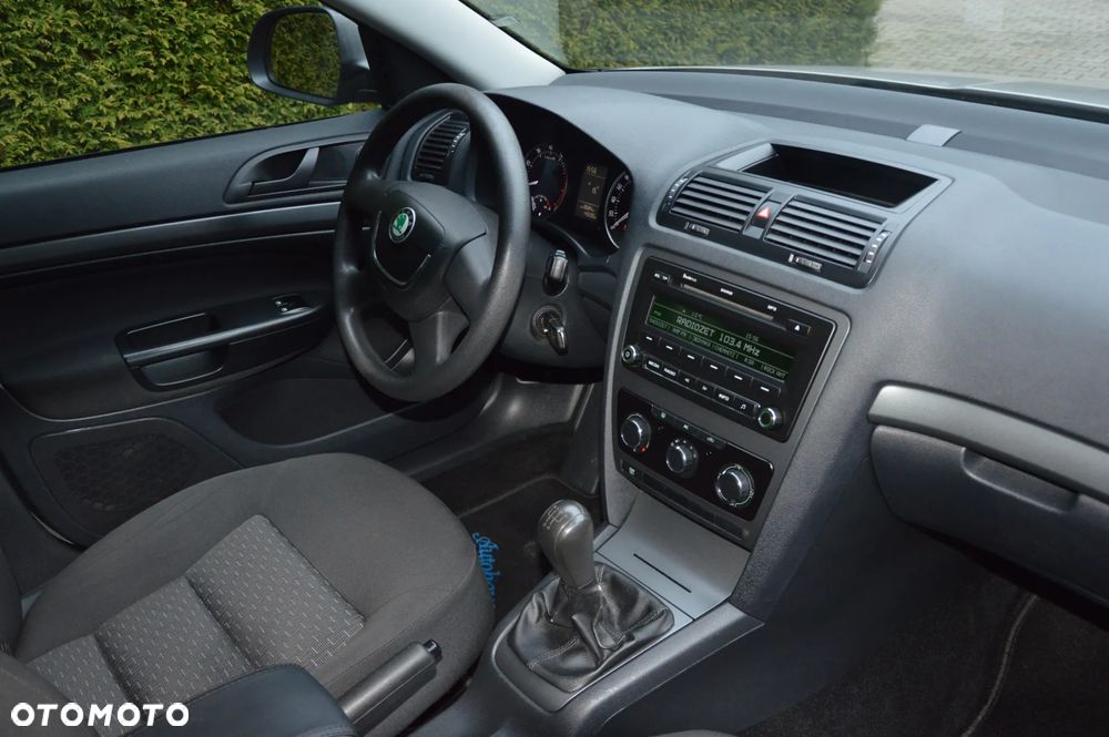 Skoda Octavia 1.6 Ambiente - 26