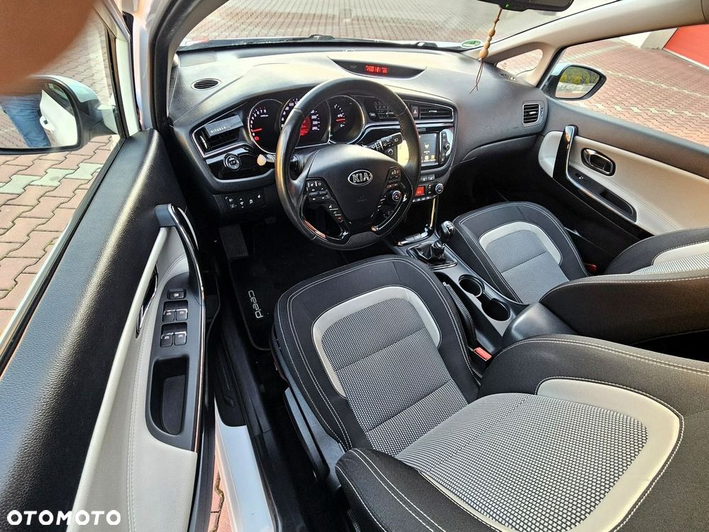 Kia Ceed 1.4 CVVT Dream-Team Edition - 9