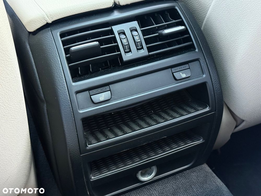 BMW Seria 5 530d xDrive Sport-Aut Luxury Line - 24