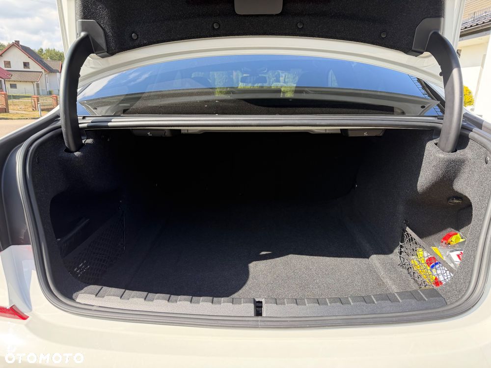 BMW Seria 3 320d Edition M Sport Shadow - 9