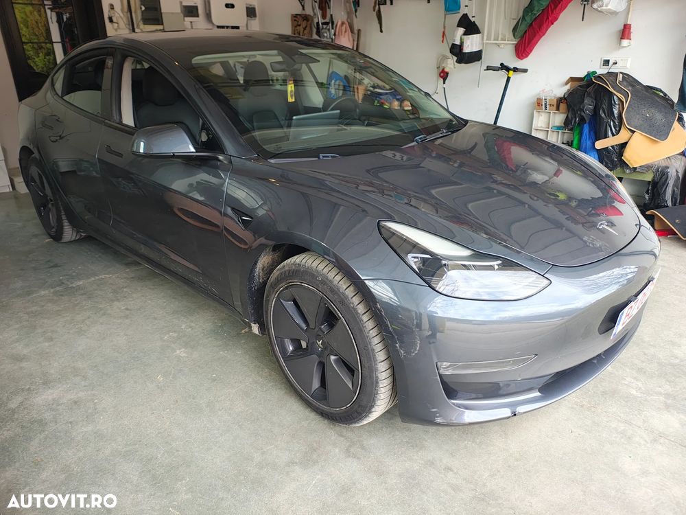 Tesla Model 3 - 8