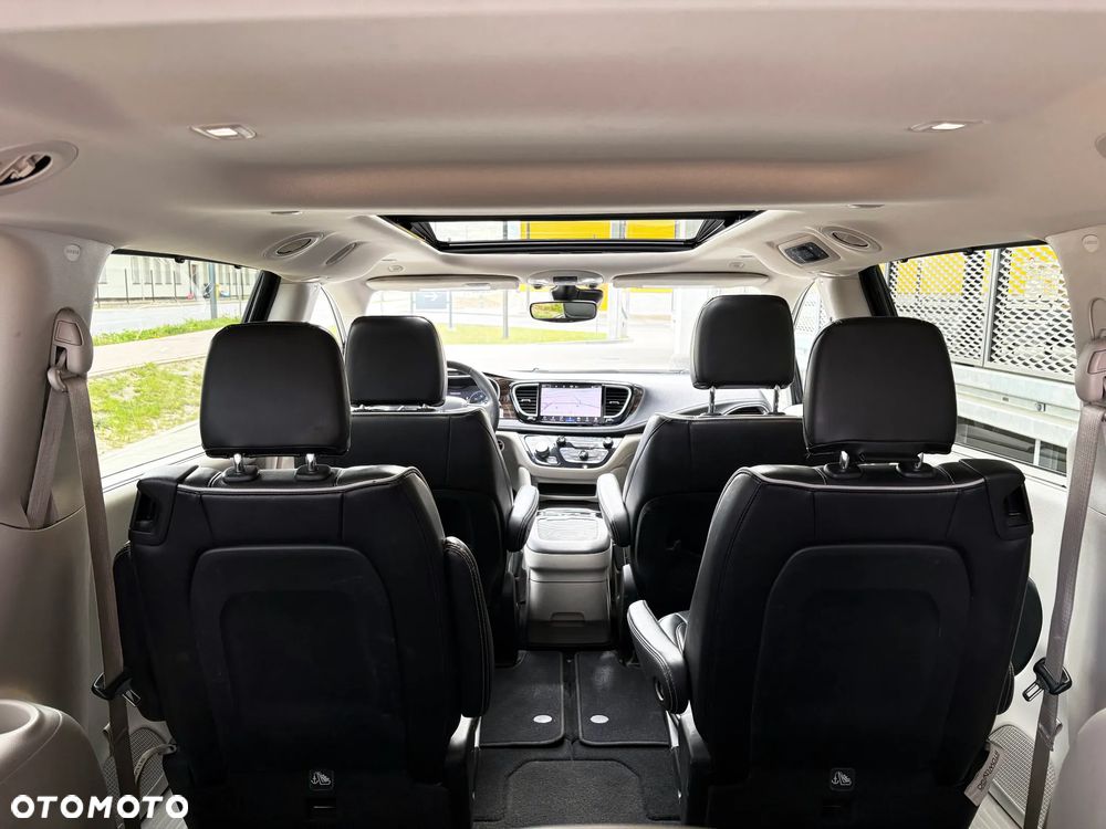 Chrysler Pacifica - 16