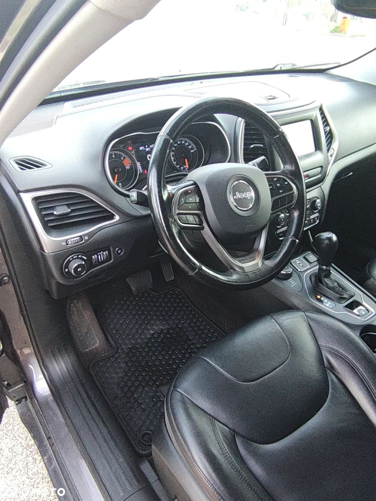 Jeep Cherokee - 8