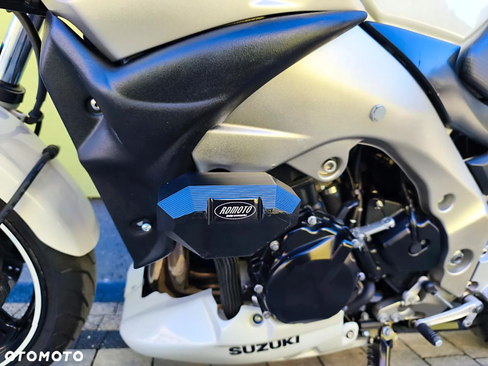 Suzuki GSR - 28