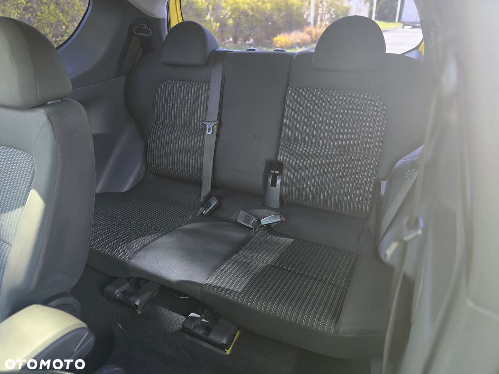 Mitsubishi Colt - 18