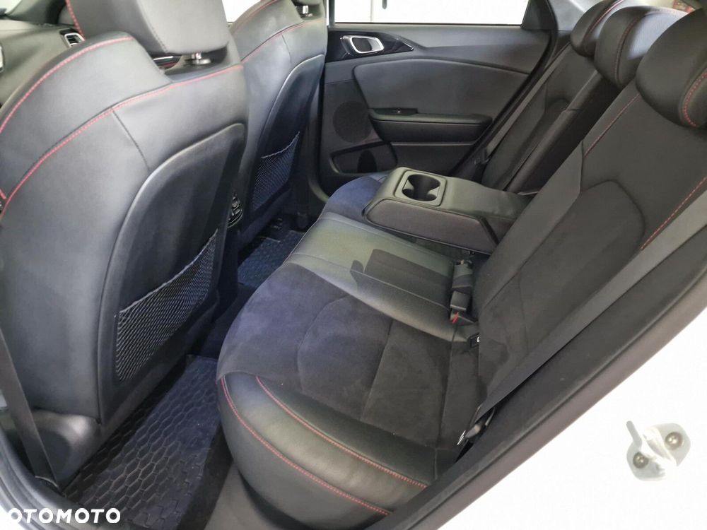 Kia ProCeed 1.6 T-GDI GT DCT - 27
