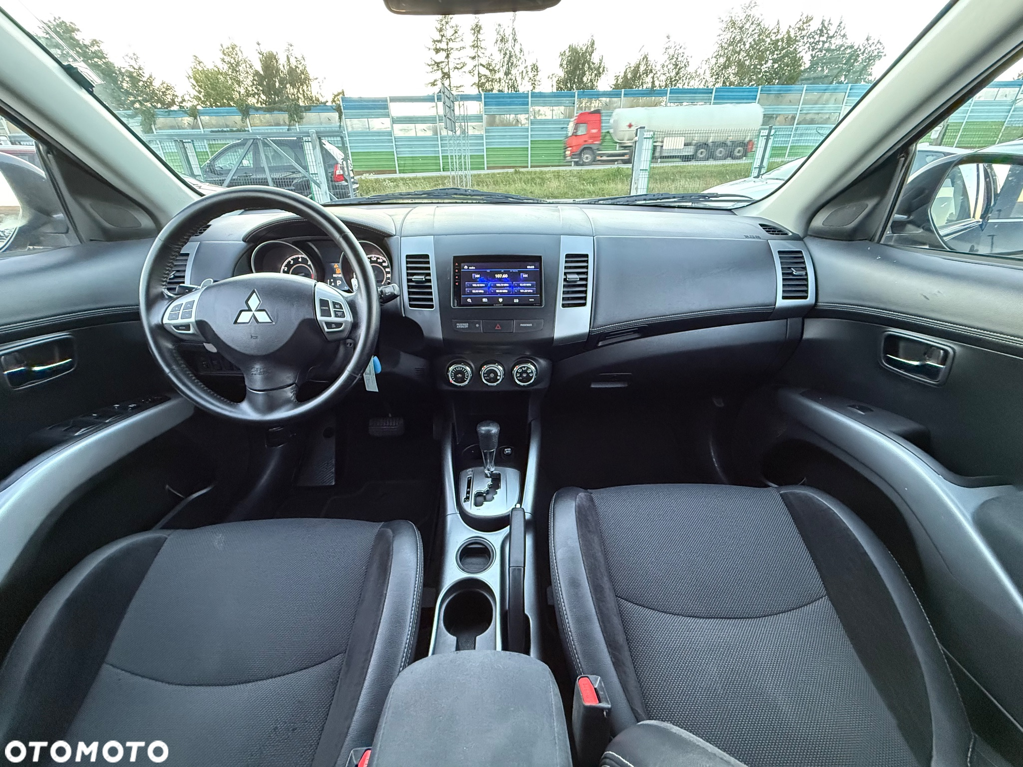 Mitsubishi Outlander 2.0 2WD CVT Invite - 25