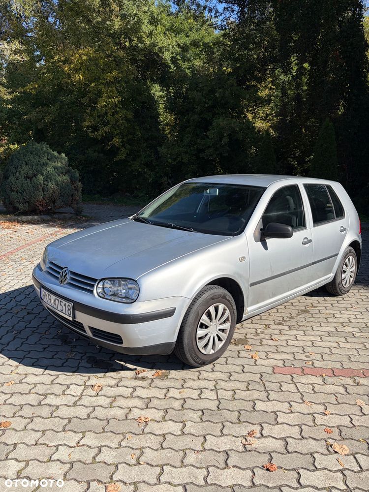 Volkswagen Golf - 1
