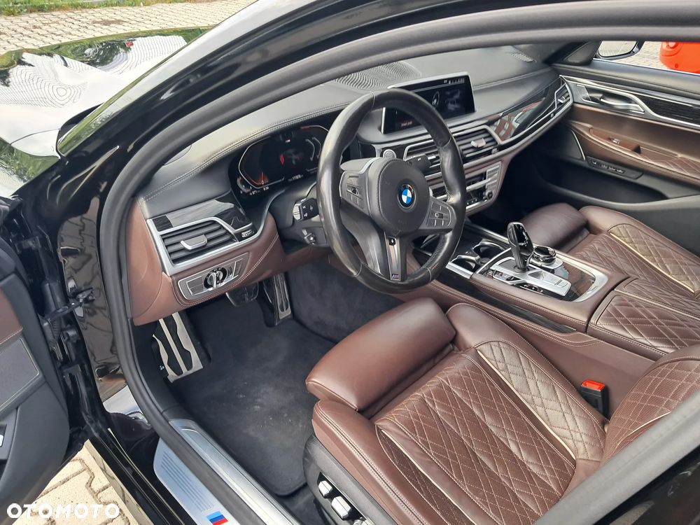 BMW Seria 7 750Li xDrive - 11