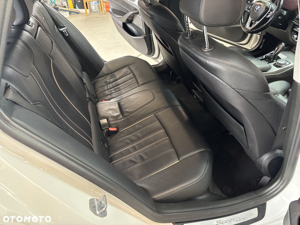 BMW Seria 5 520d Sport Line - 11