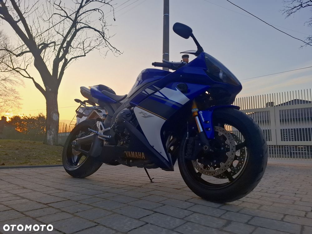 Yamaha R1 - 17