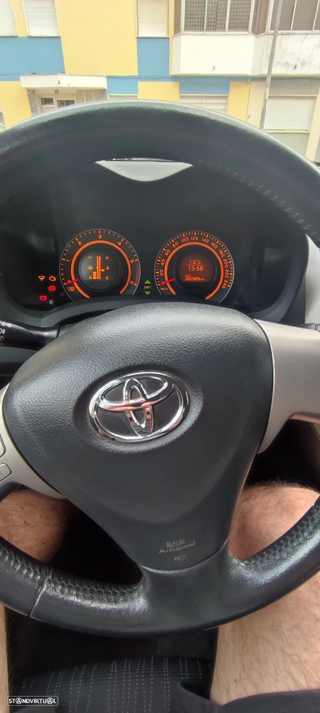 Toyota Auris 1.4 D-4D Sol - 2