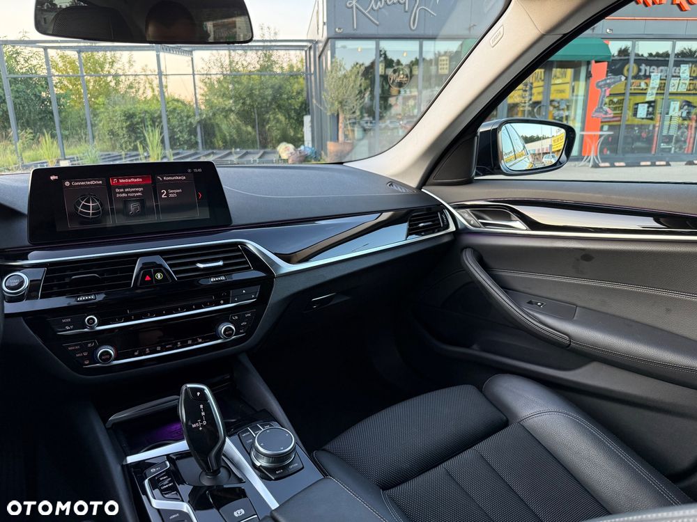 BMW Seria 5 530e iPerformance Sport Line sport - 32