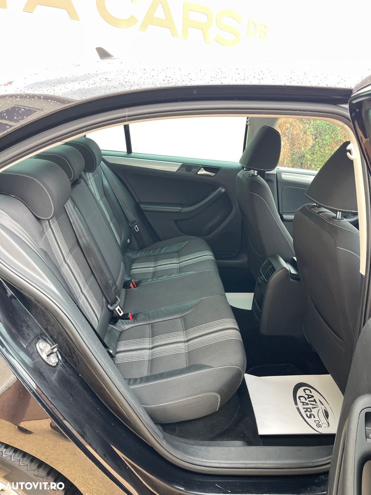 Volkswagen Jetta 1.6 TDI DSG Comfortline - 26