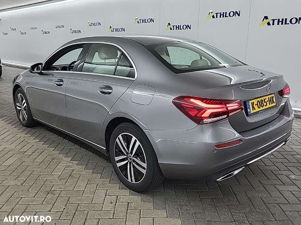 Mercedes-Benz A 250 e 8G-DCT Style - 3