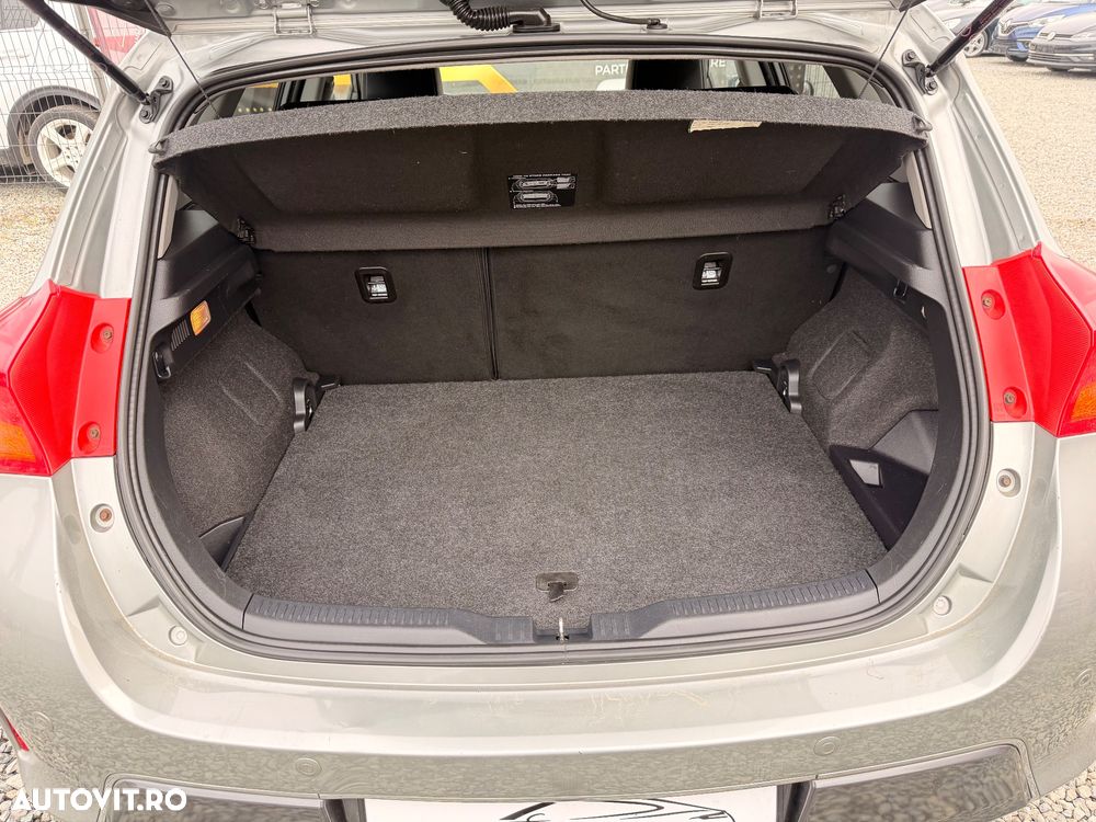 Toyota Auris ver-1-4-d--4d-unique - 19