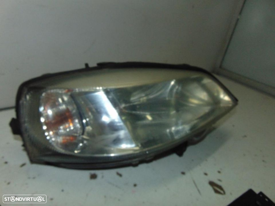 Opel Astra H 2002 farol - 2